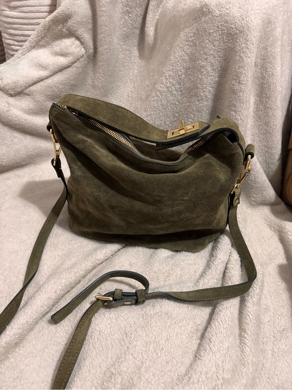 Claudia made in Italy 🇮🇹 Olive Green Suede Shoulder Bag with Gold Hardware